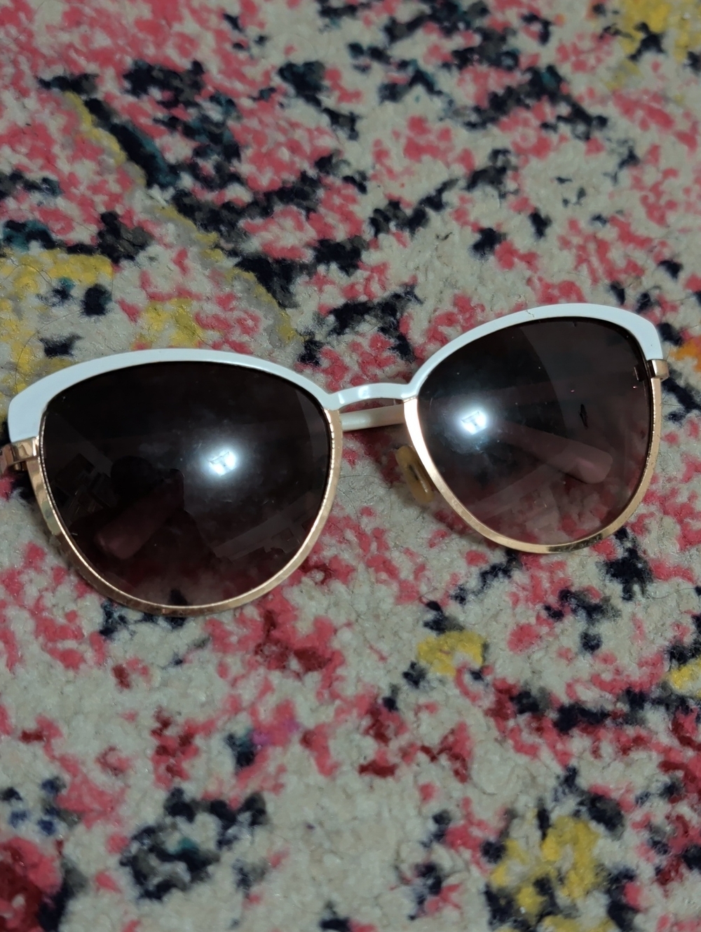 Jessica Simpson White and Gold Cat-Eye Sunglasses with Dark Lenses